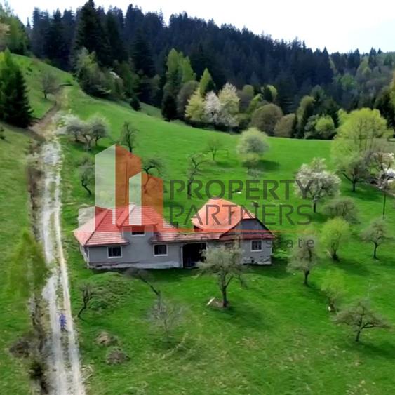 Casă individuală cu 5 camere cu Canalizare în Bran