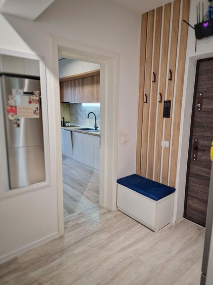 Apartament cu 3 camere decomandat în Roșu