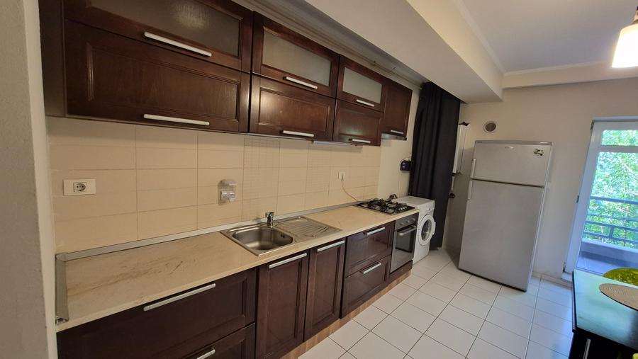 Apartament cu 3 camere decomandat în Herăstrău