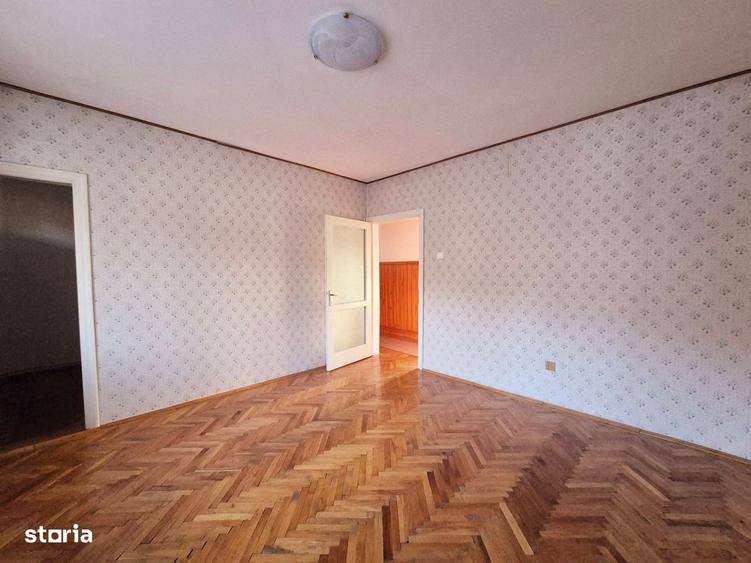 Casă cu 4 camere cu Teren 3581 Mp în Central
