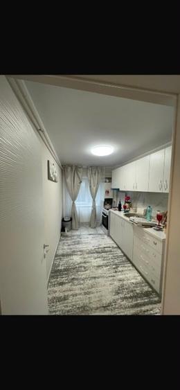 Apartament cu 3 camere decomandat, mobilat în Central