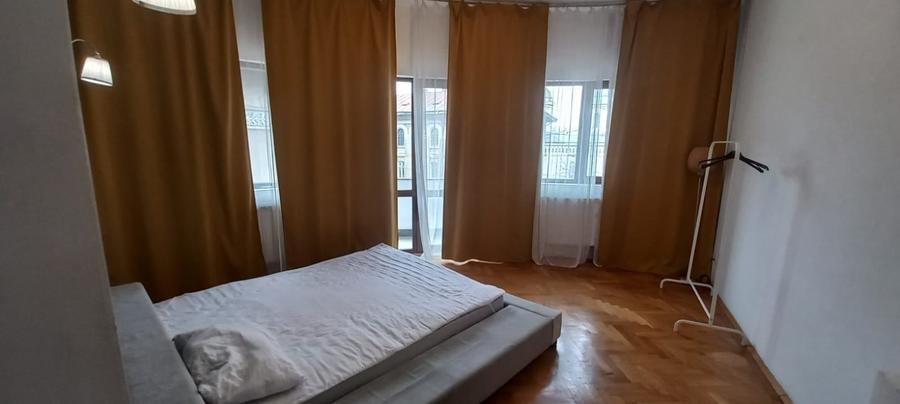 Apartament cu 4 camere decomandat în Rosetti