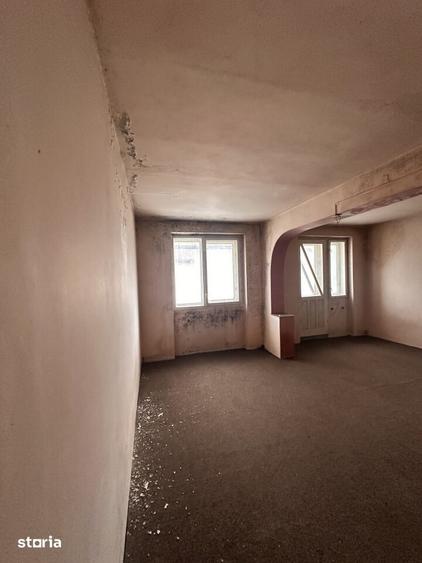 Apartament cu 4 camere decomandat în Toplița