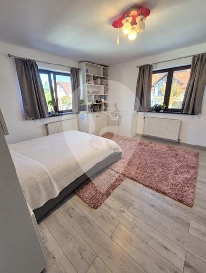 Apartament cu 4 camere decomandat, mobilat în Aurel Vlaicu