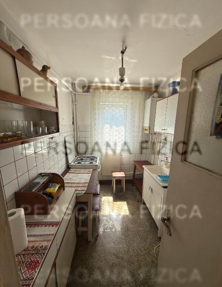 Apartament cu 2 camere semidecomandat în Podu Roș
