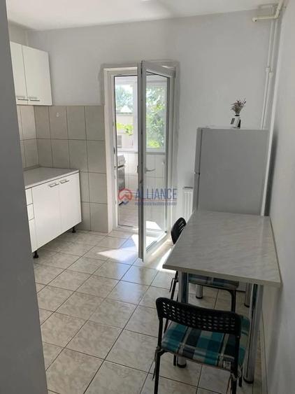 Apartament cu 2 camere decomandat în Trocadero