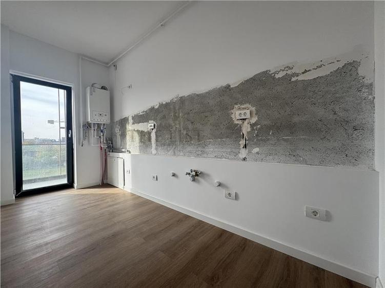 Apartament cu 3 camere semidecomandat în Aviației