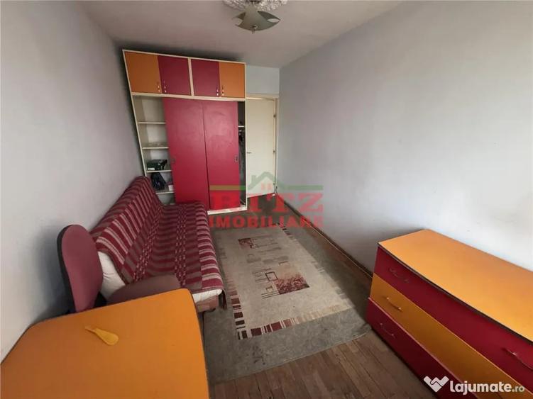 Apartament cu 3 camere decomandat în Zahana
