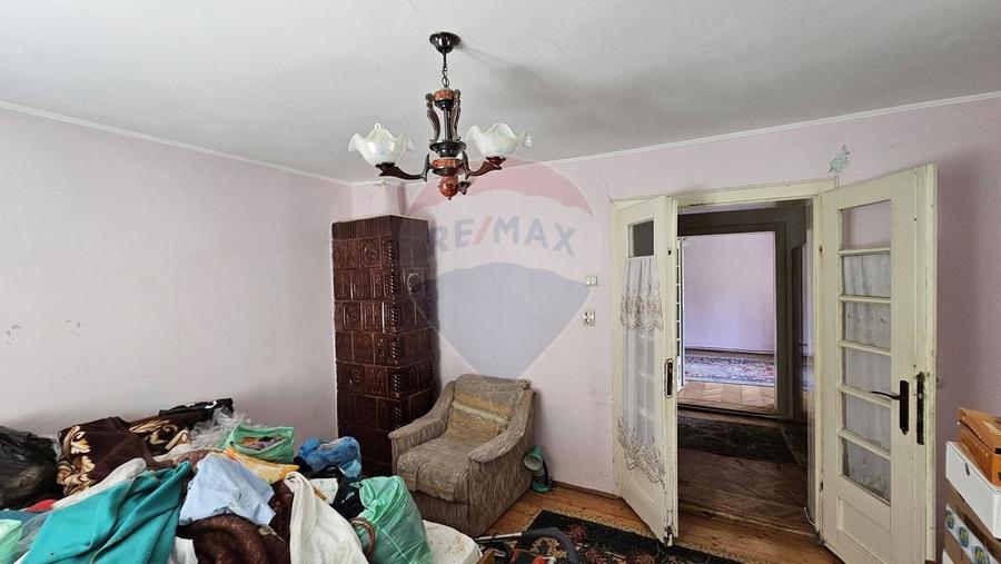 Casă individuală cu 4 camere cu Teren 680 Mp în Central