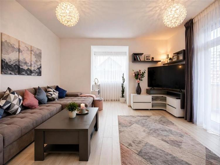 Apartament cu 3 camere decomandat, mobilat în Tractorul