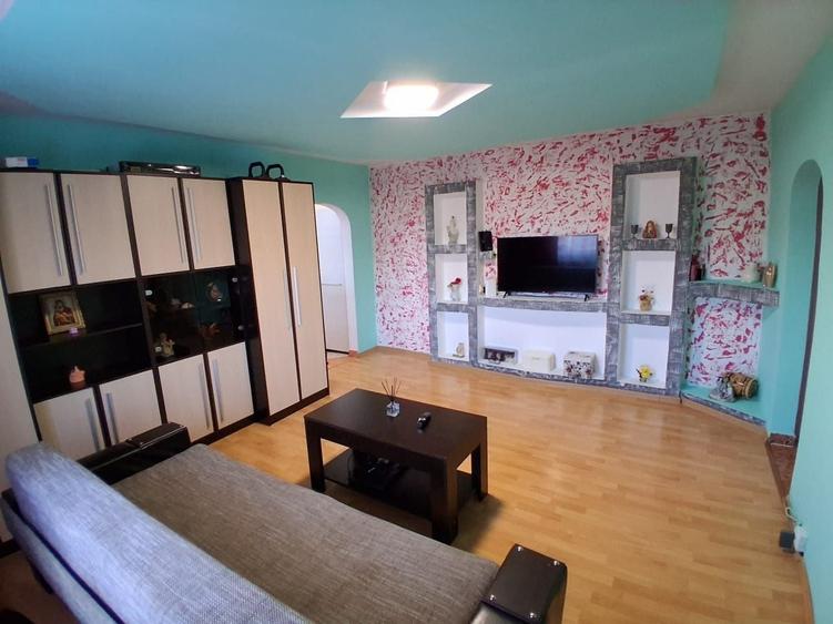 Apartament cu 2 camere semidecomandat în Petru Rareș