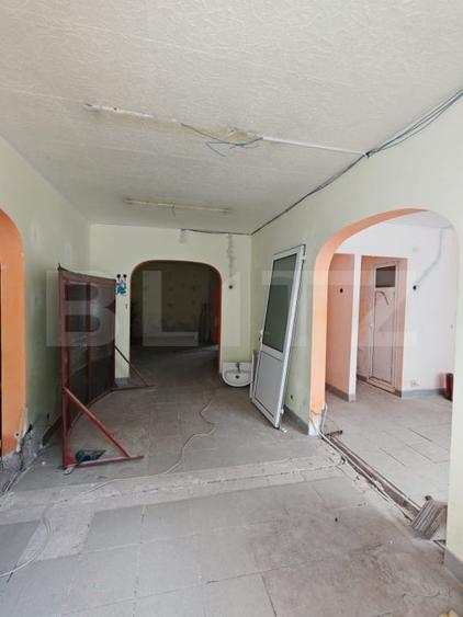 Birou, de 49.860000610352 mp, în Sud-Est