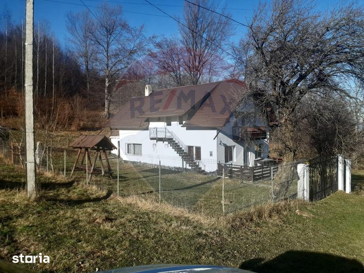 Casă cu 7 camere cu Teren 3580 Mp în Tohănița