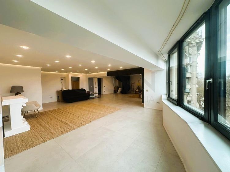 Apartament cu 4 camere decomandat în Unirii