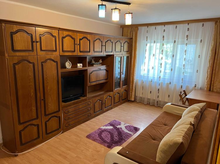 Apartament cu 2 camere decomandat în Micro 17