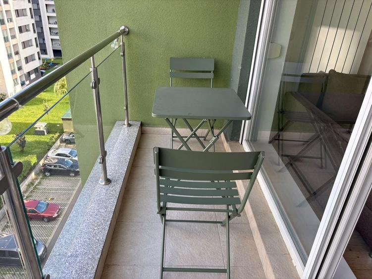Apartament cu 2 camere decomandat, mobilat în Tractorul