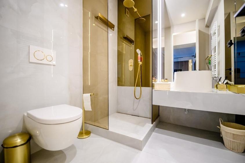 Apartament cu 3 camere semidecomandat, mobilat în Pipera