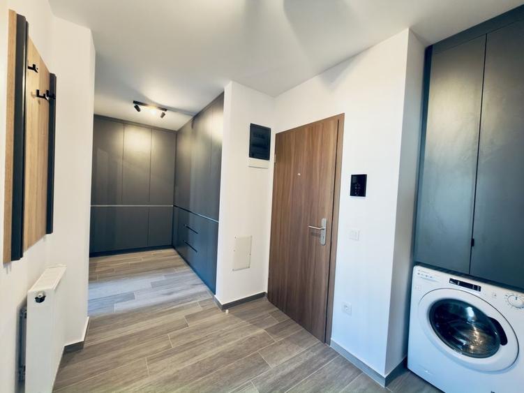 Apartament cu 2 camere decomandat în Tractorul