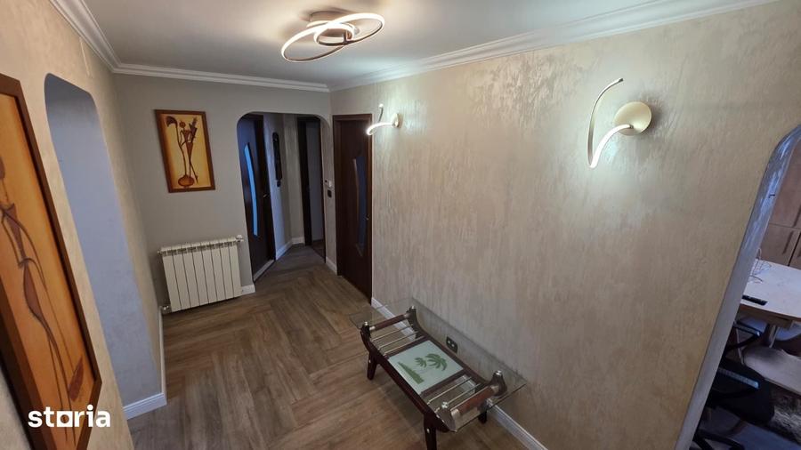 Apartament cu 3 camere decomandat în Central