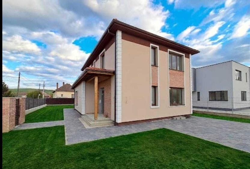 Casă cu 4 camere în Apahida