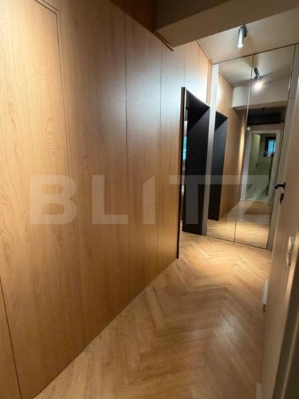 Apartament cu 4 camere decomandat în Est