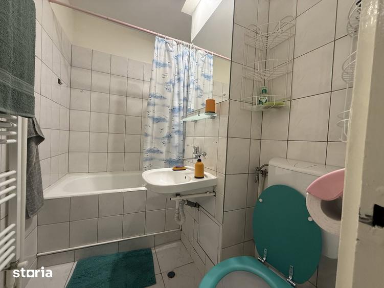 Apartament cu 3 camere decomandat în Între Lacuri