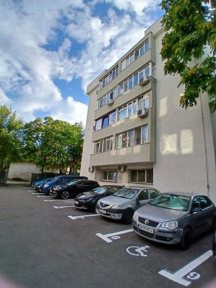 Garsonieră decomandată, mobilată în Vitan Mall