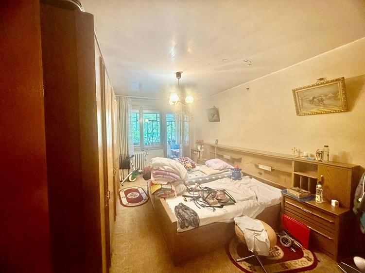 Apartament cu 3 camere decomandat în Tineretului