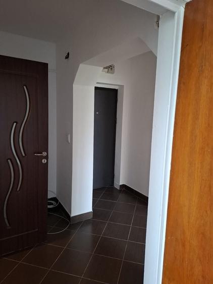 Apartament cu 3 camere semidecomandat în Trivale