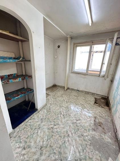 Apartament cu 3 camere semidecomandat în Victoriei