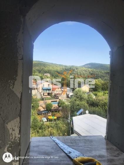 Casă cu 5 camere cu Teren 200 Mp în Teliucu Inferior