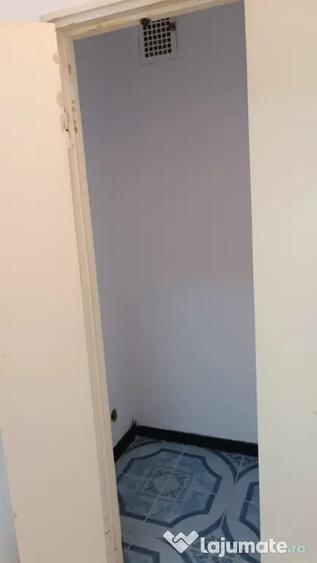 Apartament cu 3 camere semidecomandat în Micro 4