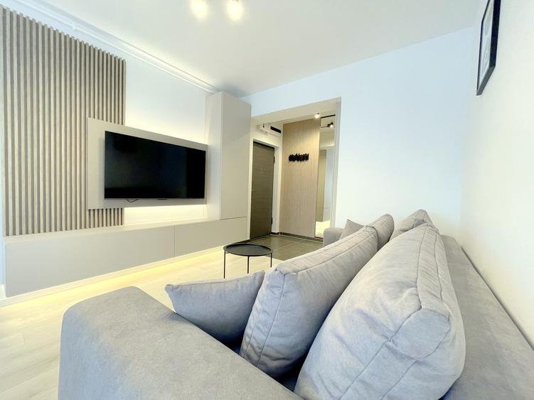 Apartament cu 3 camere semidecomandat, mobilat în Lipovei