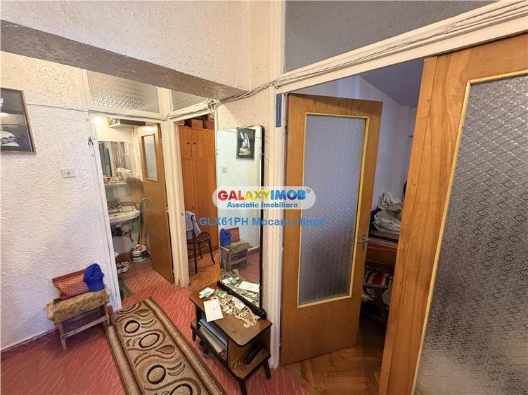 Apartament cu 3 camere decomandat în Republicii