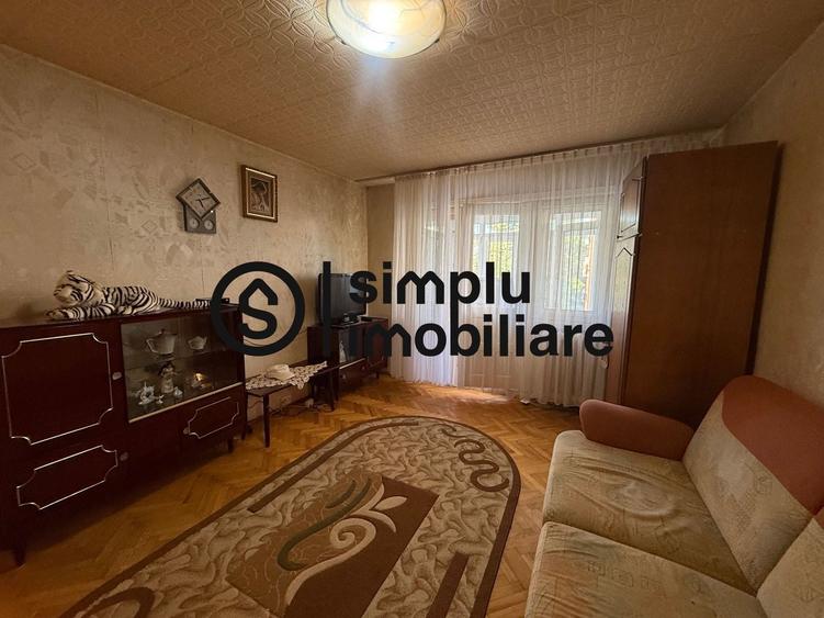 Apartament cu 3 camere semidecomandat, mobilat în Craiovița Nouă