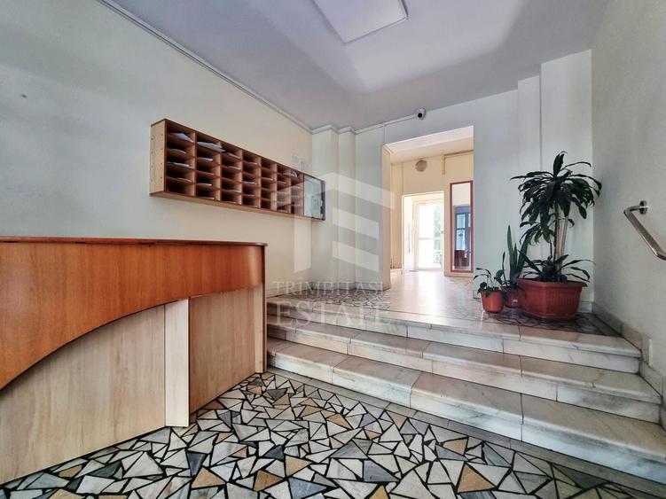 Apartament cu 3 camere decomandat, mobilat în Decebal