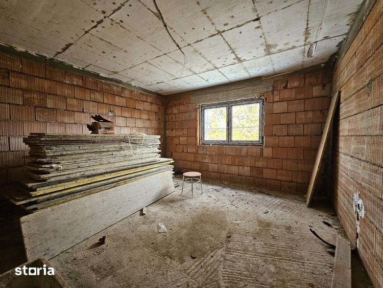 Casă cu 4 camere cu Teren 300 Mp în Dâmbul Rotund