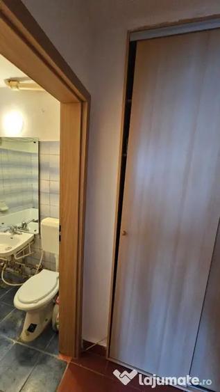 Apartament cu 3 camere semidecomandat în Cina