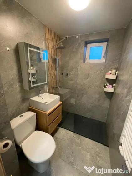 Apartament cu 3 camere semidecomandat în Giurgiului