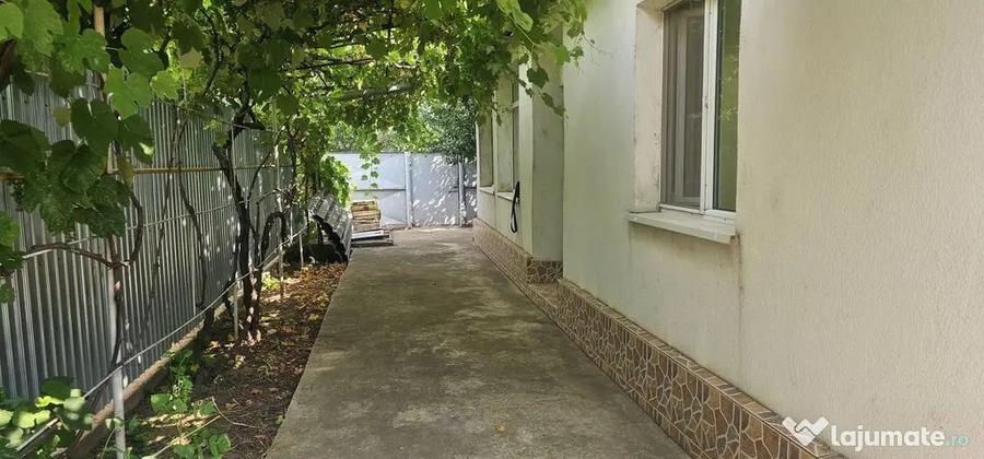 Casă cu 3 camere cu Canalizare în Vânători