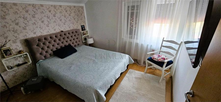 Casă individuală cu 4 camere cu Garaj în Sânmihaiu Român