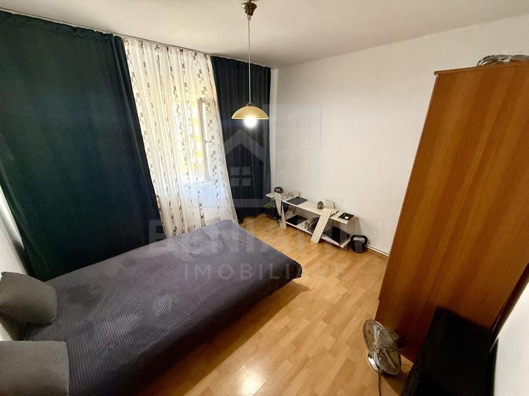 Apartament cu 3 camere decomandat în Craiovița Nouă