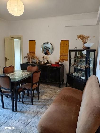 Apartament cu 3 camere decomandat în Ștefan cel Mare