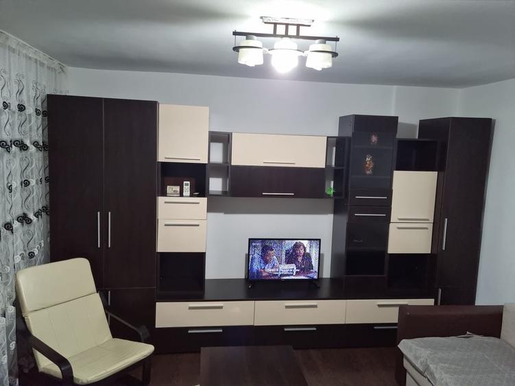 Garsonieră decomandată în Central