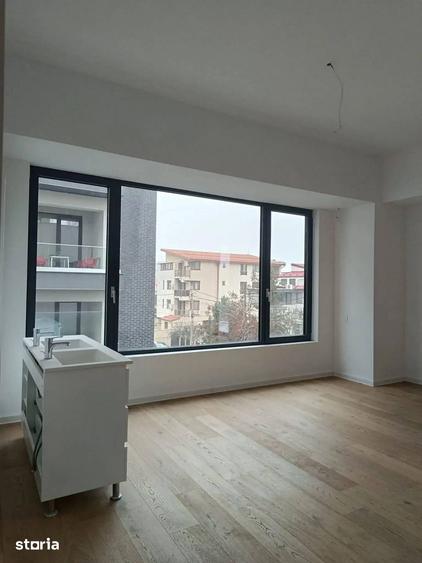 Apartament cu 3 camere decomandat în Aviației