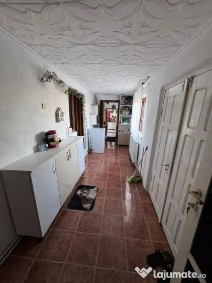 Casă cu 4 camere cu Teren 1160 Mp în Podari