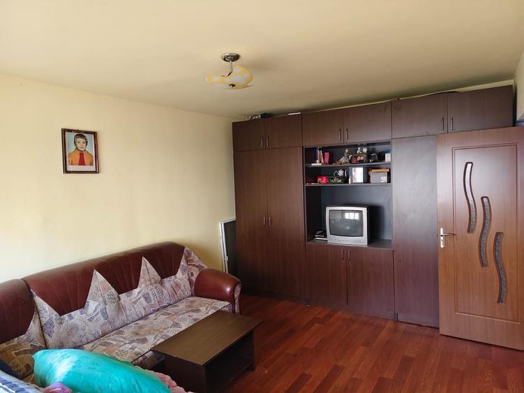 Apartament cu 2 camere decomandat în Petros