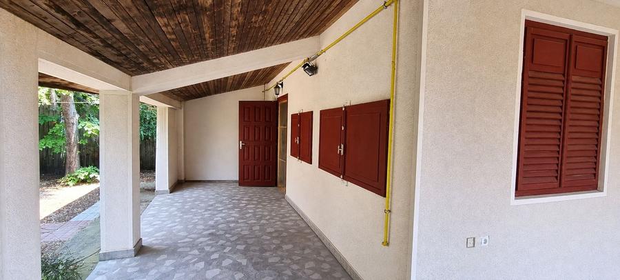 Casă individuală cu 5 camere cu Canalizare în Nord