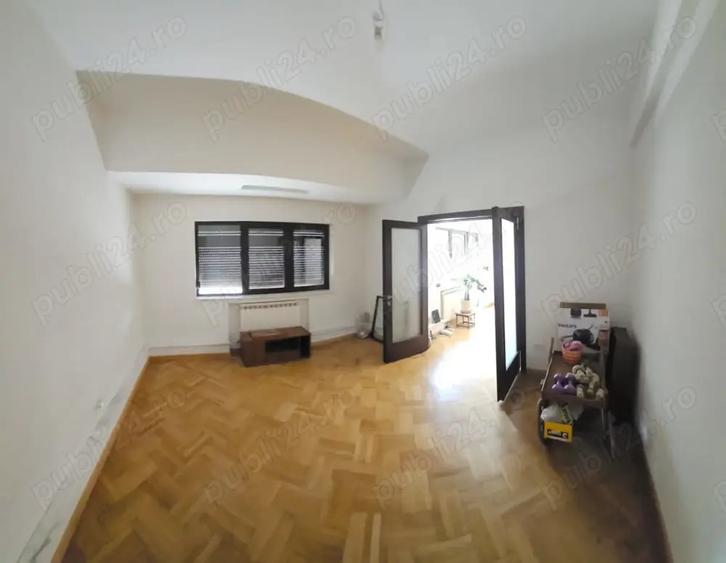 Apartament cu 4 camere în Moșilor