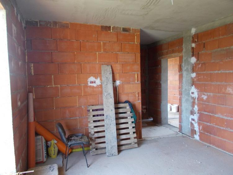 Casă individuală cu 3 camere cu Teren 600 Mp în Parța